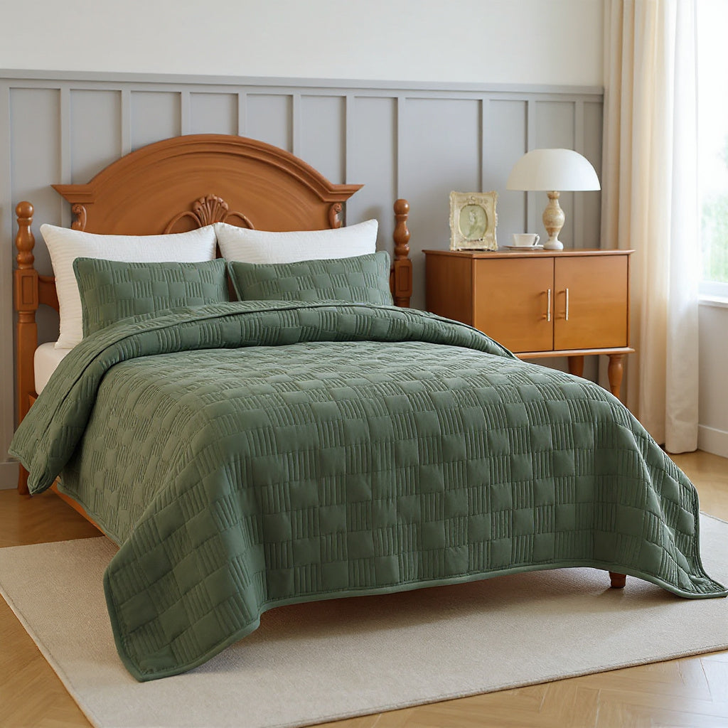 Solid Quilted Bedspread Set
